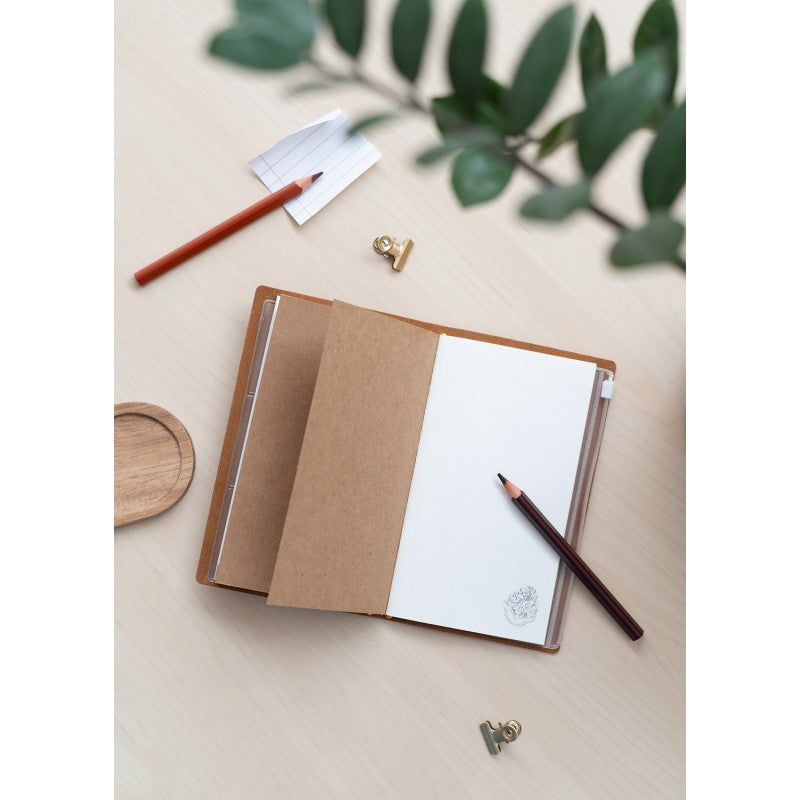 Hario Poteris – Hufelpufų odinis kelioninis užrašų knygutė 12x19,6 cm (geltona)