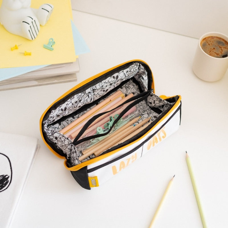 Snoopy - Dvigubas skyrius - pieštukų dėklas iš kolekcijos "Lazy Days"