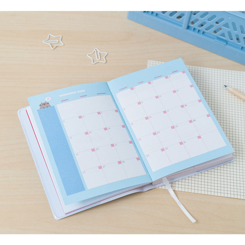 Pusheen – Kalendorius / savaitinis planuoklis 2022/2023 (11x15,5 cm)