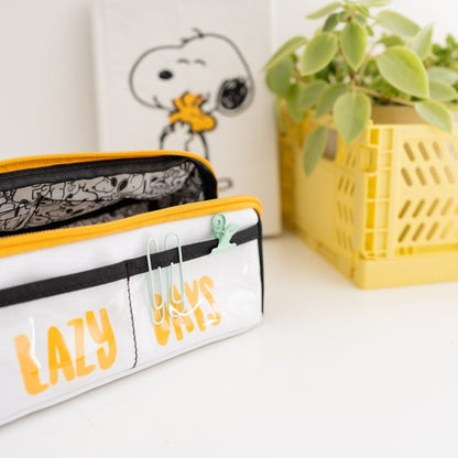 Snoopy - Dvigubas skyrius - pieštukų dėklas iš kolekcijos "Lazy Days"