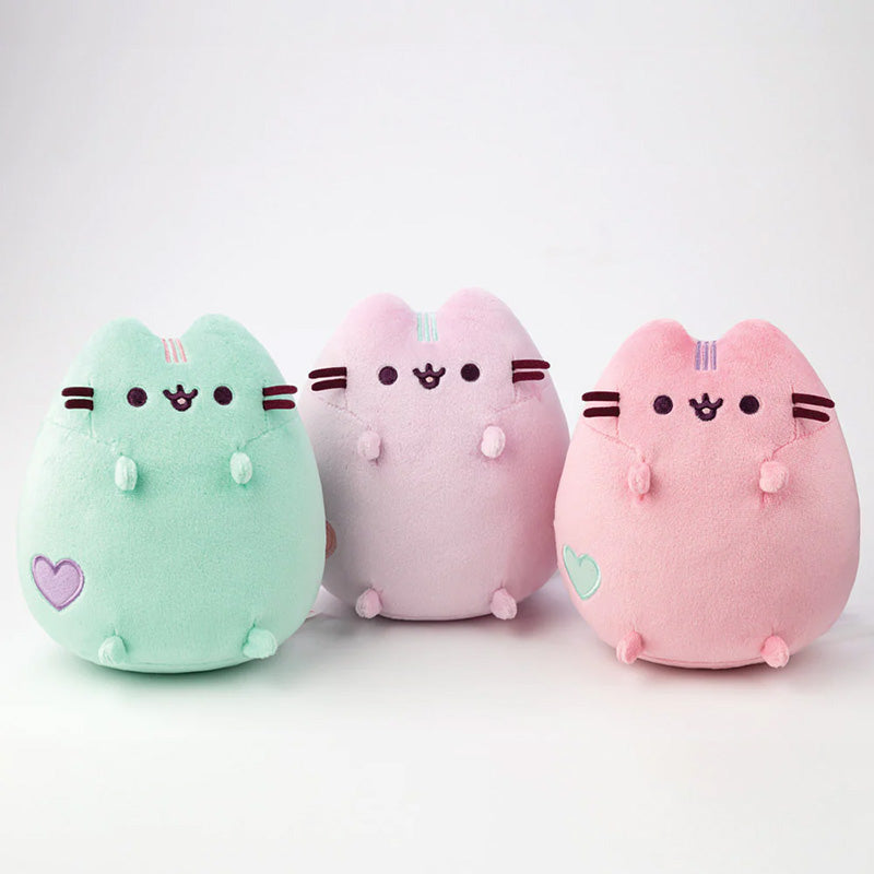 Pusheen - Pliušinis talismanas 18 cm (pastelinės rožinės spalvos)