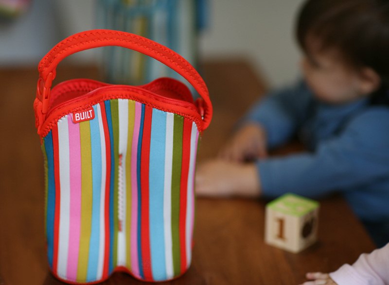 BUILT "Bottle Buddy" nešynė dviem buteliukams su laikikliu (Baby Pink Stripe)