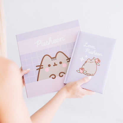 Pusheen – A5 sąsiuvinys ir rašiklio rinkinys iš „Akimirkų“ kolekcijos