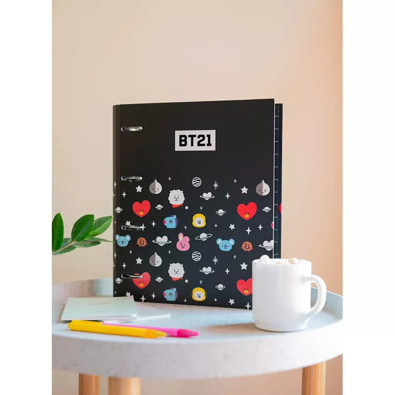 BT21 - A4 segtuvas su puslapiais (4 žiedai, guminė juosta)