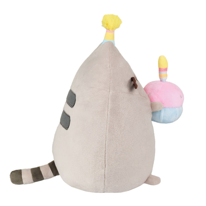 Pusheen - Pliušinis talismanas su gimtadienio kepuraite ir tortu 24 cm