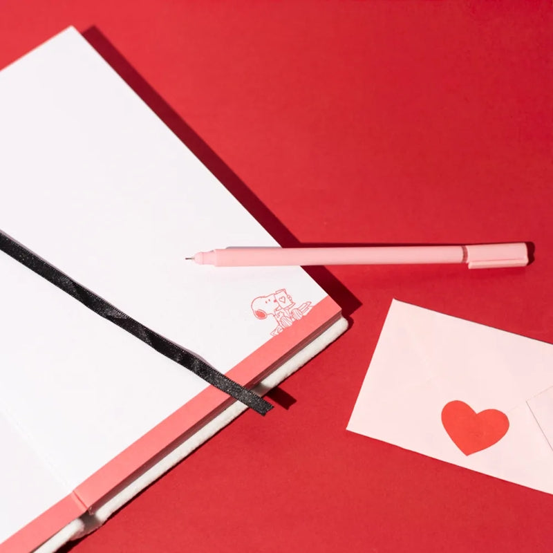 Snoopy - Pliušinis sąsiuvinis / A5 sąsiuvinis iš Love Season kolekcijos